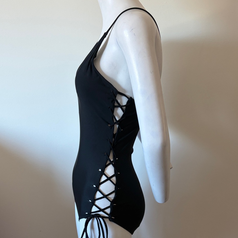 2bella One Piece Swimsuits Lace up Criss Cross Side Tie Strappy Size M